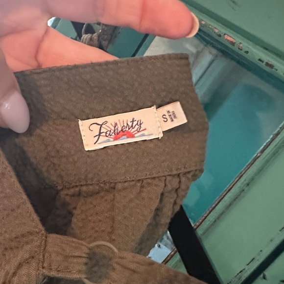 Faherty Marina Seersucker Olive Green Button-Up Women's Top - Picture 6 of 7